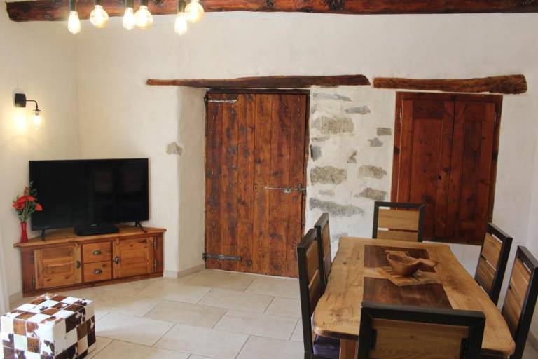Gite with grill & patio — photo 4