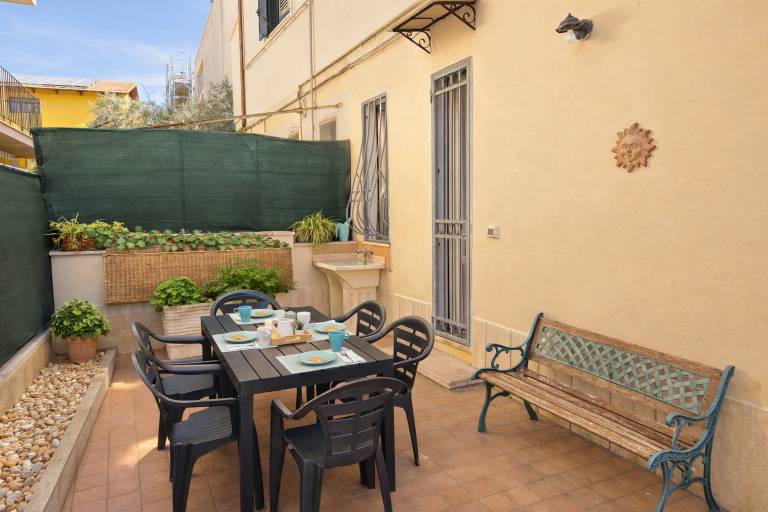 Lovely holiday apartment with yard | Next to the beach | Pet-friendly in Silvi
