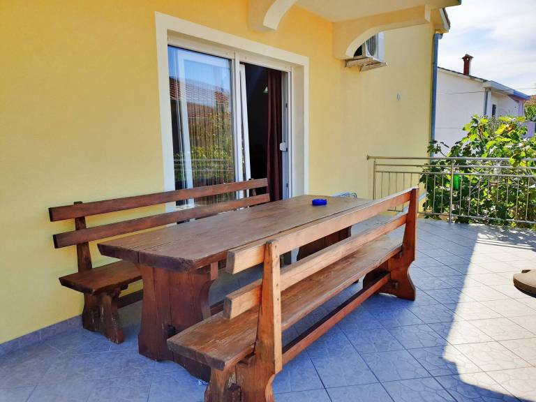 Rental apartment with grill & patio — photo 2