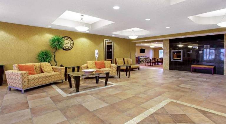 La Quinta Inn & Suites by Wyndham Bismarck — photo 2