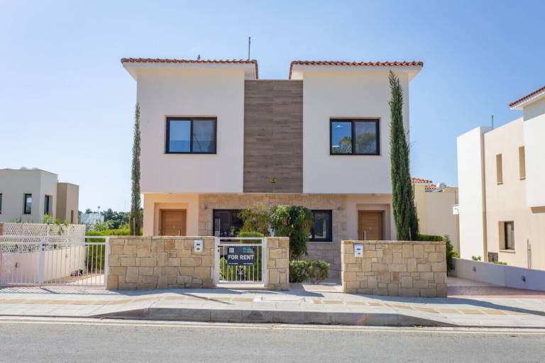 House  Peyia