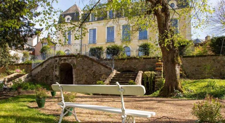 Holiday apartment with garden, barbeque & terrace in Le Mans