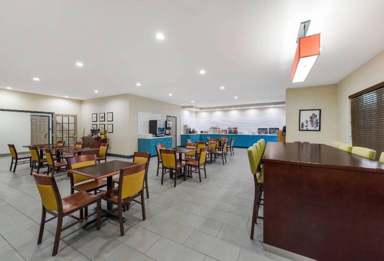 Country Inn & Suites by Radisson, Findlay, OH — photo 4