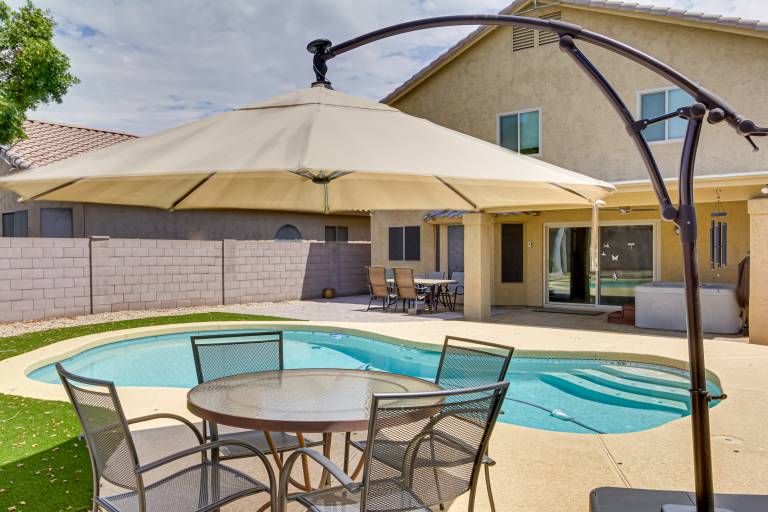 Spacious Scottsdale Retreat w Outdoor Oasis