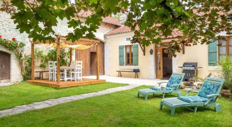 Villa with terrace, garden & barbeque — photo 2