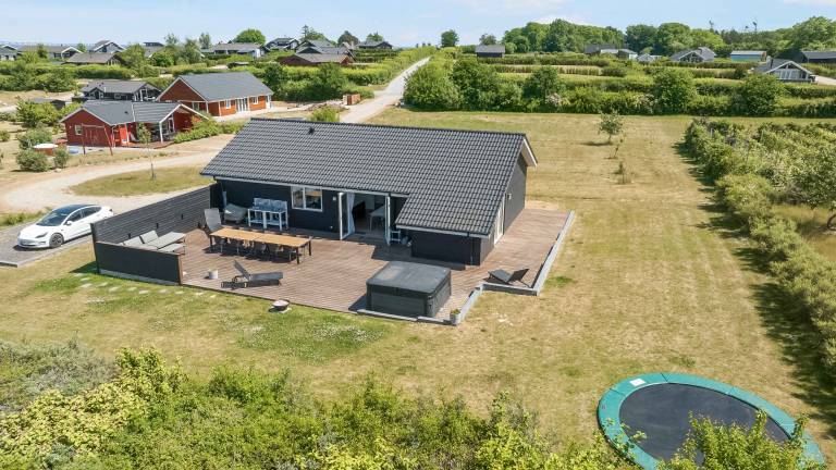 Family-oriented vacation home with garden & grill | Pets are welcome — photo 2