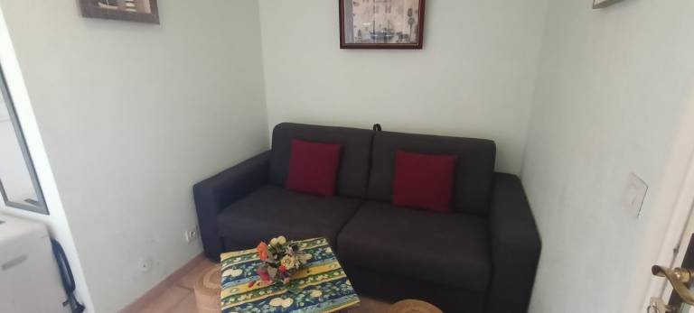 Apartment with patio — photo 4
