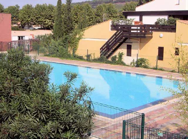 Apartment with pool & patio — photo 4