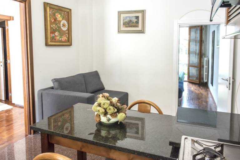 Apartment with yard — photo 4