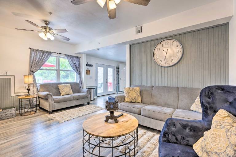 'Hilltop Hideaway' Branson Home w/ Trampoline! — photo 5