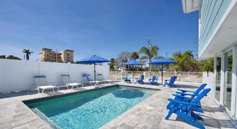 House with pool | Beach nearby | Pet-friendly — photo 3