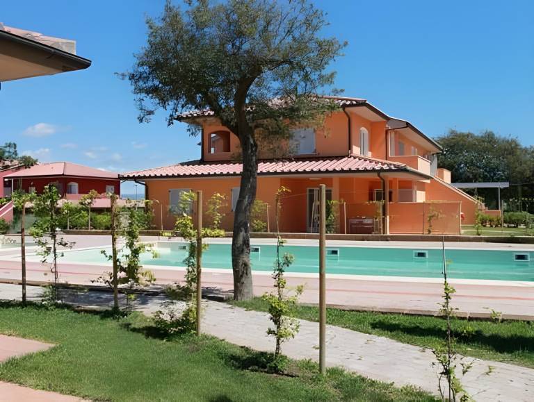 Serviced apartment with terrace, pool & grill | Pets allowed in Scarlino