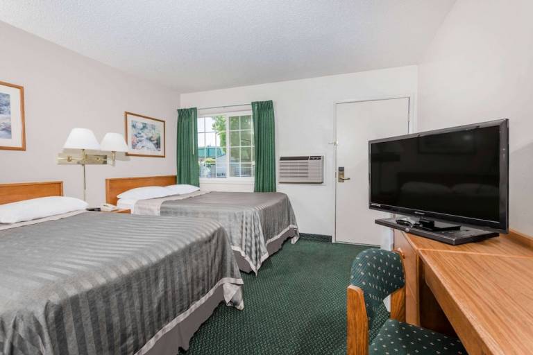 Motel  Redwood