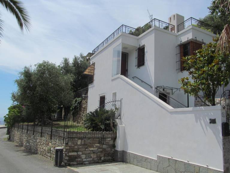Rental apartment with yard — photo 4