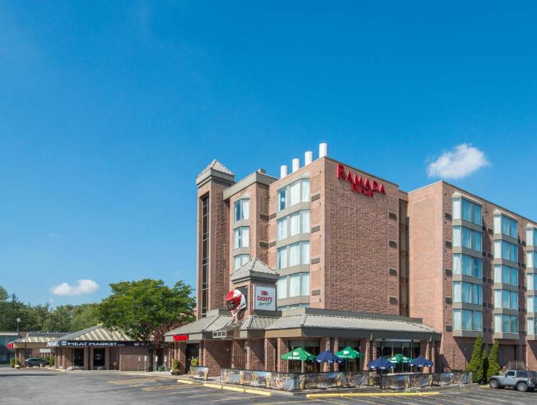 Ramada Plaza by Wyndham Niagara Falls in Niagara Falls, ON
