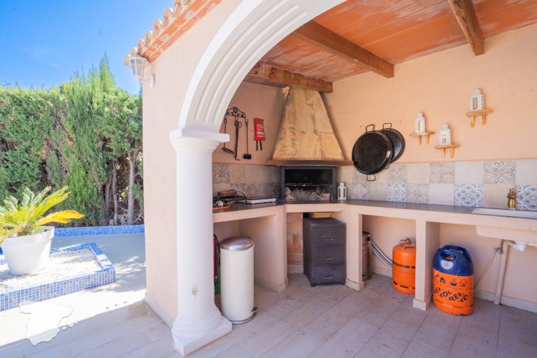 Fully equipped villa with barbecue, private pool & yard | Pet-friendly — photo 5