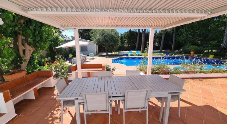 House with pool — photo 3