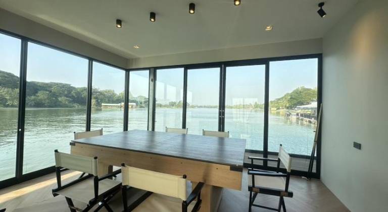 Wonderful boat with pool, patio & yard | Pet-friendly — photo 2