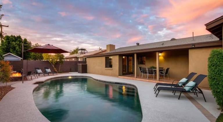 House with pool — photo 3