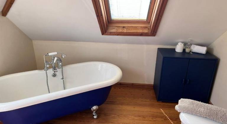 Vacation home with hot tub — photo 5