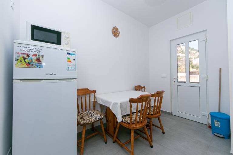 One bedroom apartment with terrace and sea view Pisak, Omiš (A-5975-c) — photo 2