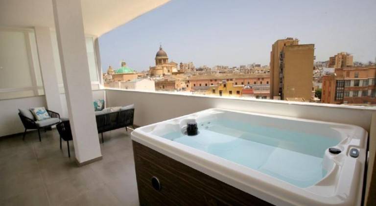Pleasant holiday apartment with terrace, jacuzzi & private pool | Pets allowed in Marsala