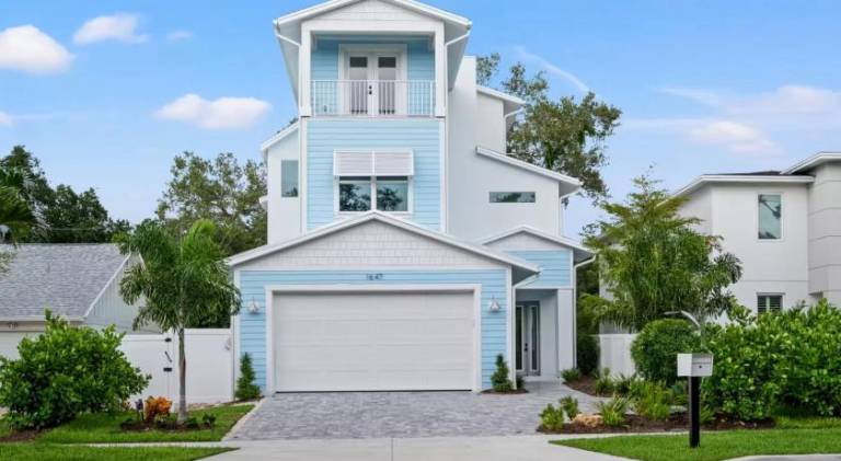 Pleasant house with jacuzzi & pool | Pets are welcome in Sarasota, FL