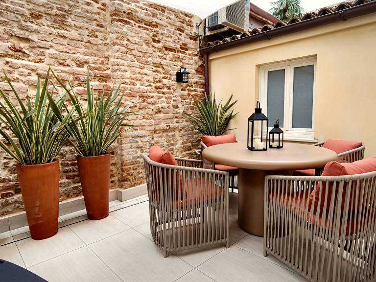 Dimora San Lorenzo — Private Courtyard Apartment with Optional Wellness Suite, Castello, Venice — photo 2