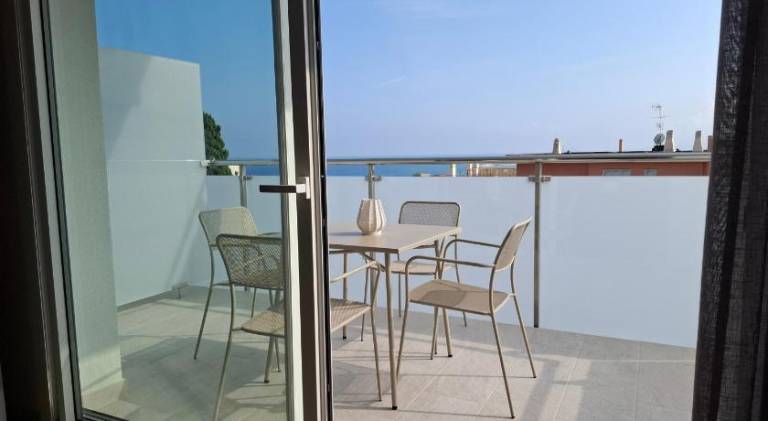 Holiday apartment with patio — photo 4