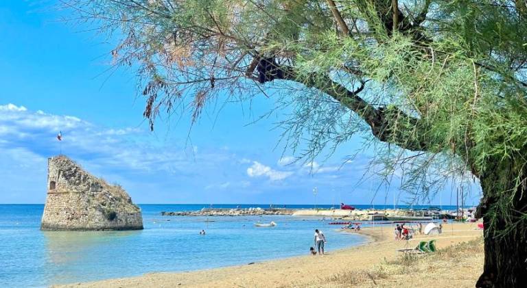 Holiday apartment with patio & hot tub | Close to the beach | Pets allowed in Salve
