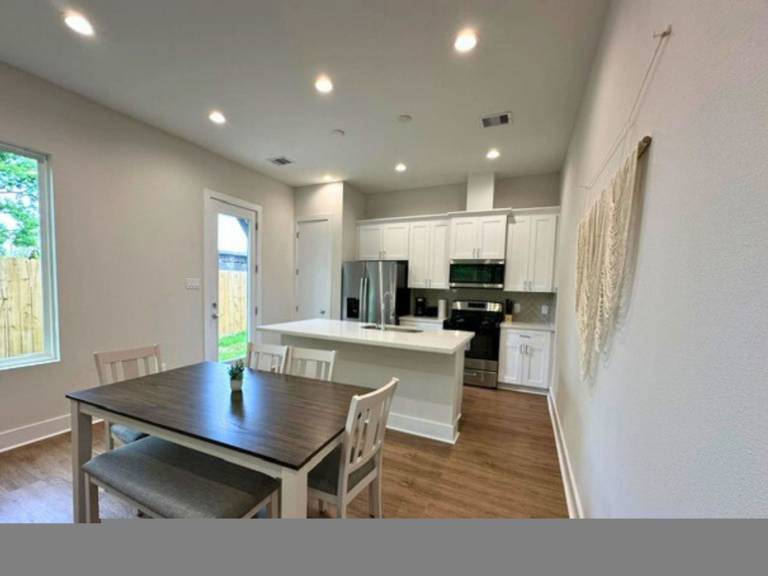 Child-friendly big vacation home with yard | Pet-friendly — photo 3