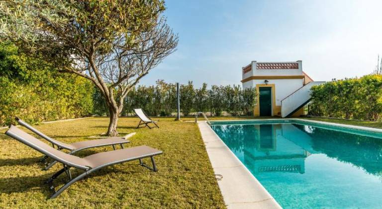 House with pool — photo 4