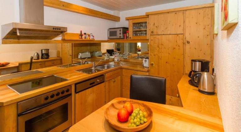 Beautiful holiday apartment with barbeque, pool & garden | Pets allowed — photo 3
