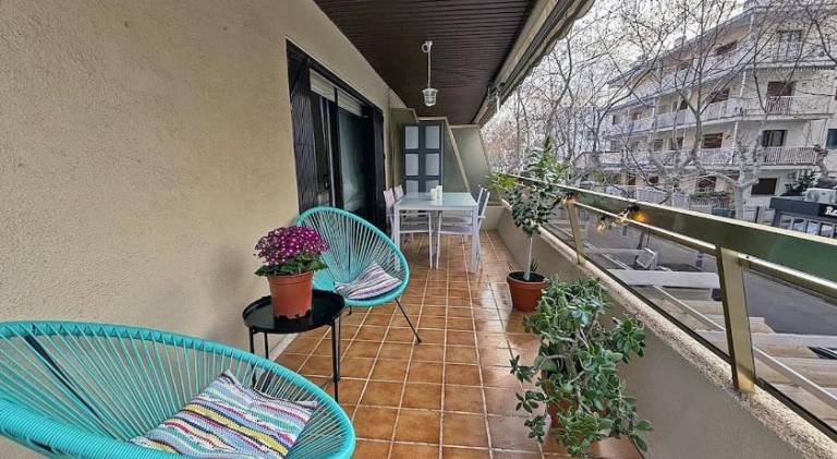 Apartment with patio — photo 5
