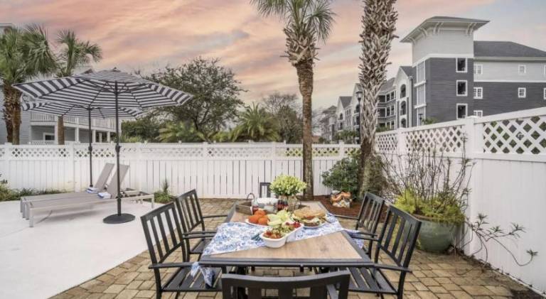 Big vacation home with pool | Pet-friendly in Destin, FL