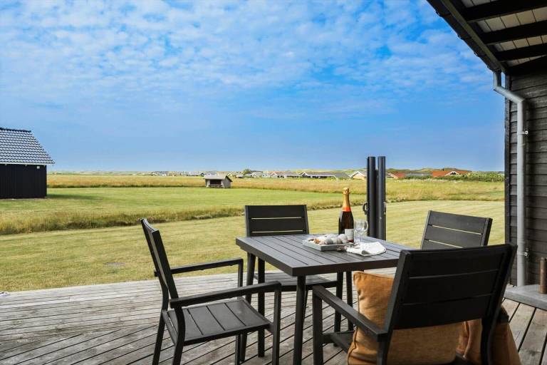 Nice vacation home with patio & grill | Sea view | Dogs allowed — photo 3