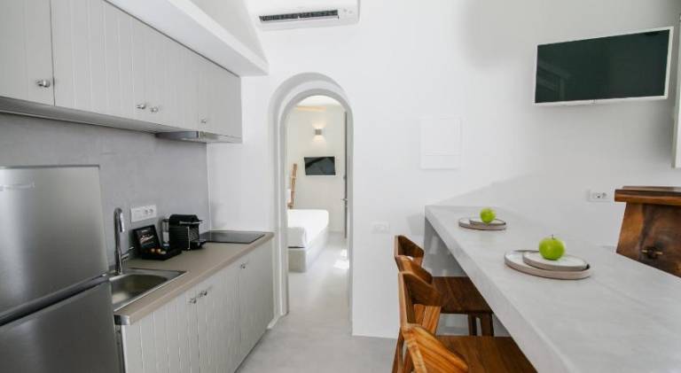 Family-oriented rental apartment with patio, yard & pool | Dogs allowed — photo 4