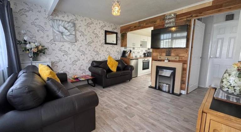 Chalet with pool in Great Yarmouth