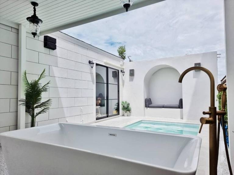 Plubpla samut White Villas