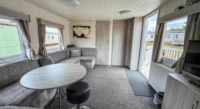Gorgeous Caravan With Decking In Breydon Water Holiday Park, Ref 10081B — photo 2