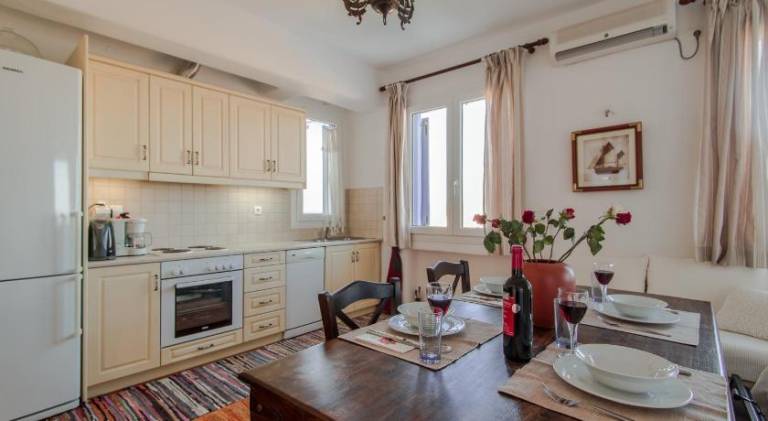 Villa with terrace & yard | Pets are welcome — photo 4
