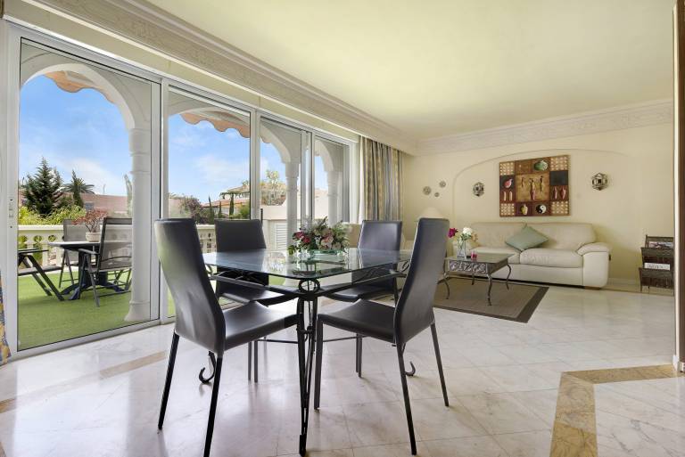Apartamento Parque Lotos with Mountain View, Pool, Wi-Fi & Terrace — photo 5