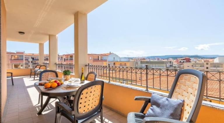 Pleasant rental apartment with patio | Next to the beach | Suitable for remote work | Pets allowed — photo 3
