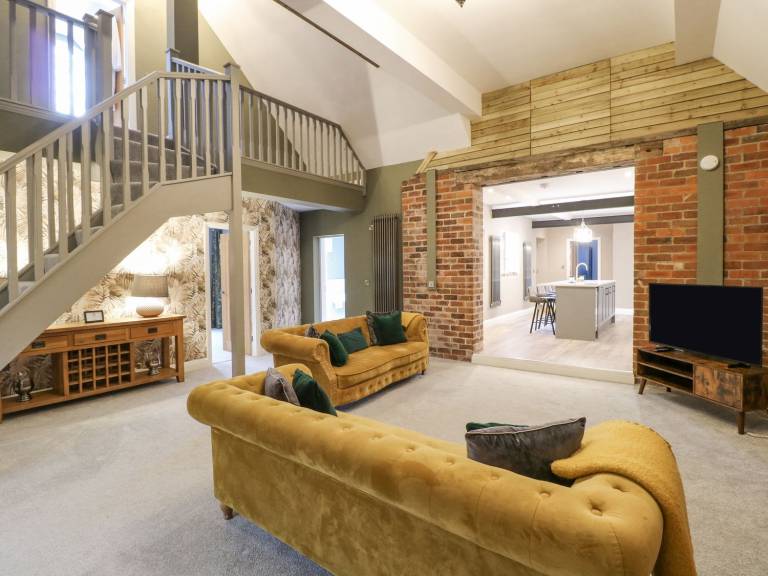 Family-friendly lovely cottage with yard & jacuzzi | Pet-friendly — photo 4