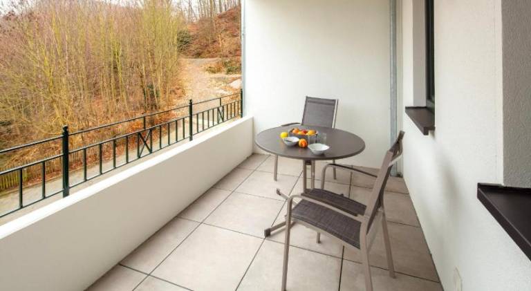 Beautiful rental apartment with patio & yard | Perfect for remote work | Pet-friendly — photo 4