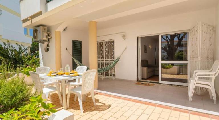 Host Wise - Amazing Sunny Flat - Swimming Pool & Terrace — photo 3