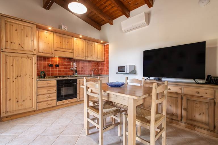 Cottage with pool, terrace & grill — photo 4