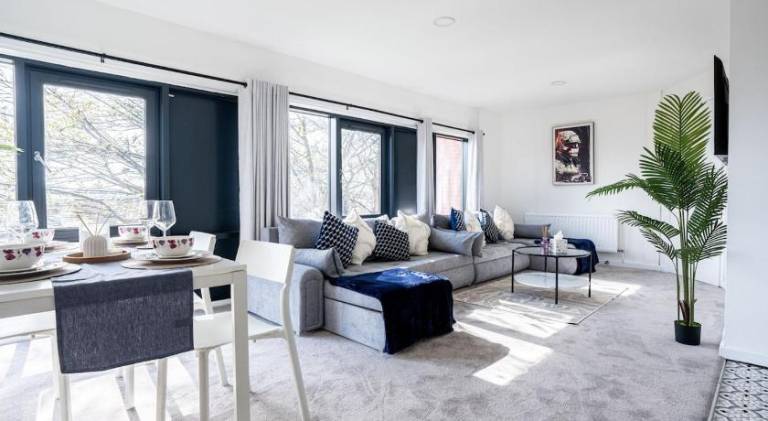 Leeds Luxury Apartment - Free Parking -Sleeps 12 in Leeds, AL