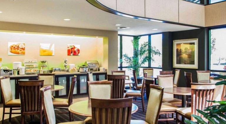 Quality Inn & Suites Peoria North — photo 4