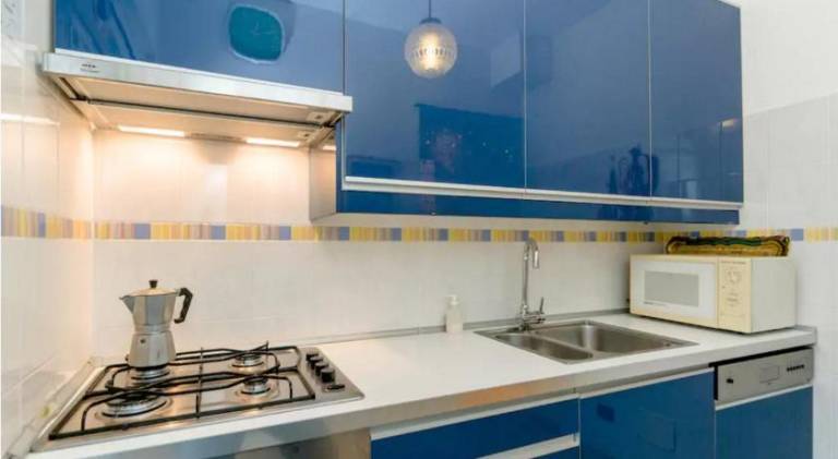 Rental apartment with 3 rooms for 5 persons — photo 2